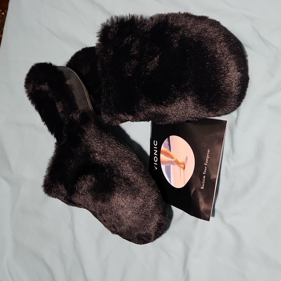 Fuzzy Slippers with velcro - Picture 2 of 4